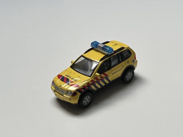 Dickie Toys - BMW X3 Ambulance - Schaal 1:38