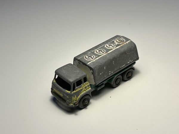 Matchbox - Petrol Tanker - Schaal 1:100